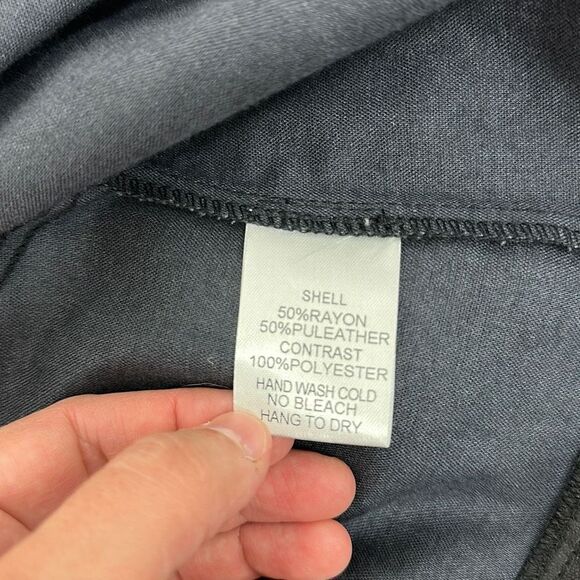 Chic Black Women's Blouse - Picture 6 of 8